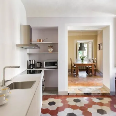 Lola Apartment *